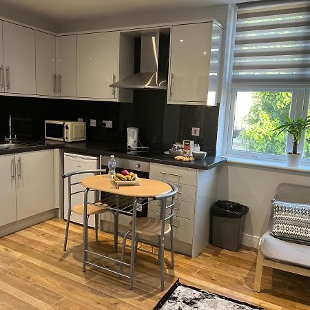MJ Serviced Apartment: Luxurious West London Living Near Tube Hanwell Exterior photo