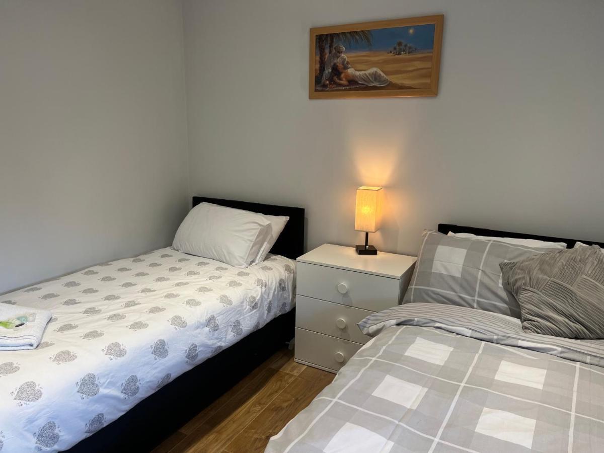 MJ Serviced Apartment: Luxurious West London Living Near Tube Hanwell Exterior photo