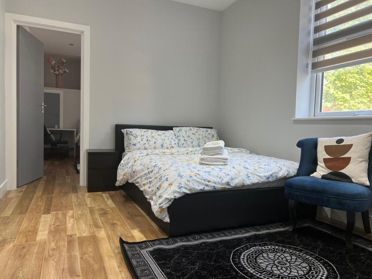 MJ Serviced Apartment: Luxurious West London Living Near Tube Hanwell Exterior photo