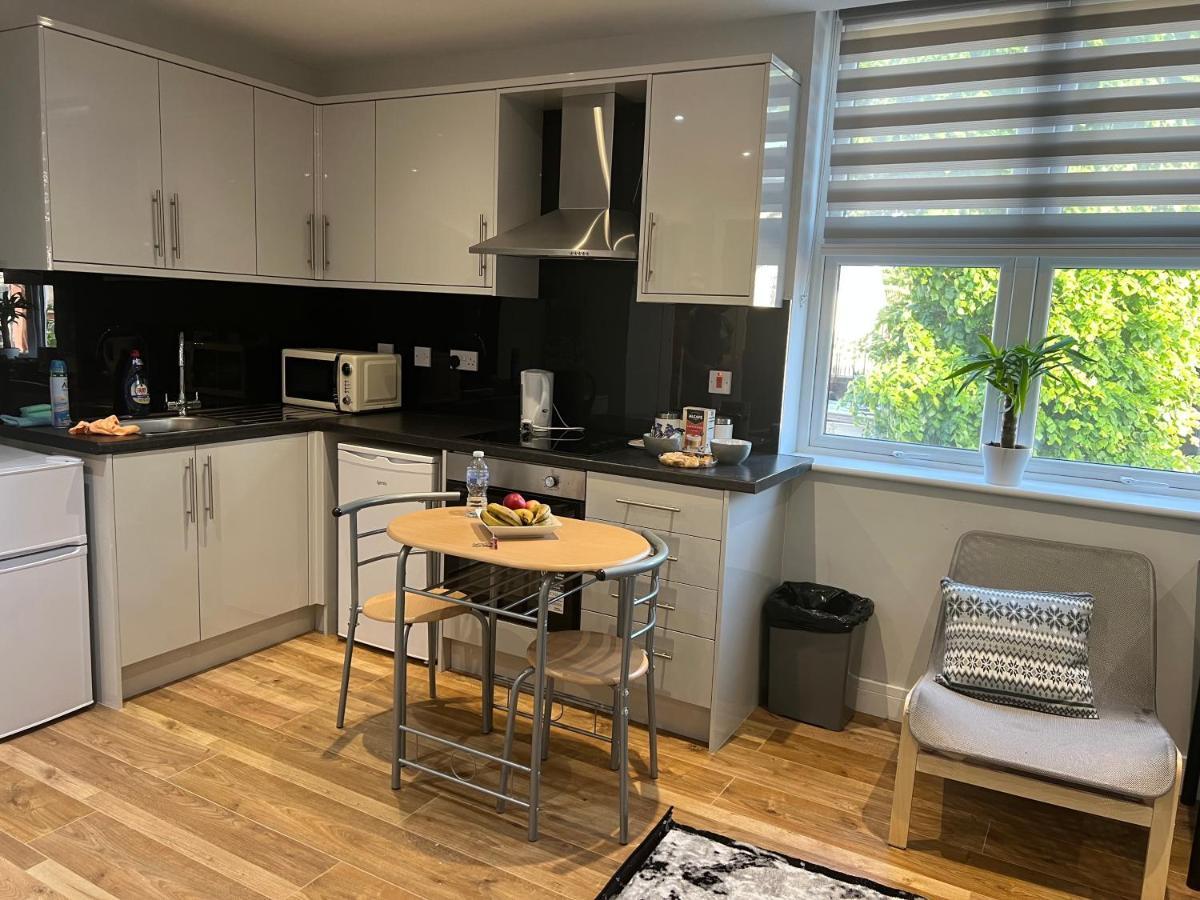 MJ Serviced Apartment: Luxurious West London Living Near Tube Hanwell Exterior photo
